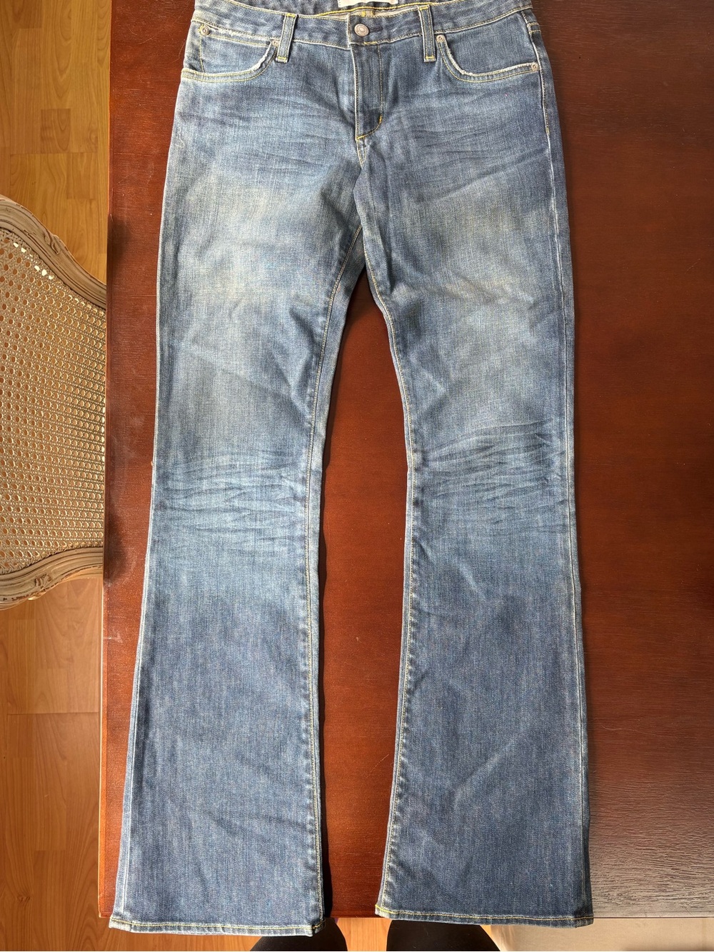 Women’s Classic Light Wash Bootcut Jeans - y2k